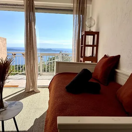 Avec Terrasse Privee Et Vue Exceptionnelle Hyères